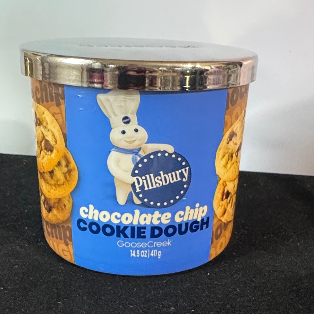 Pillsbury Chocolate Chip Cookie Dough three wick Candle 14.5 OZ - Picture 2 of 8
